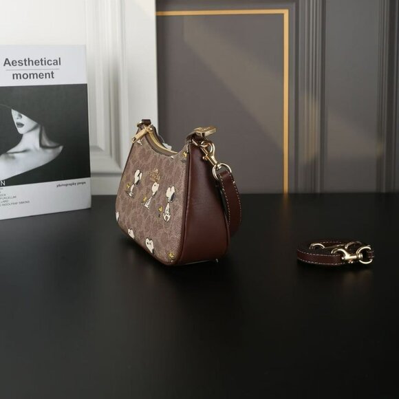 NWT Coach X Peanuts Teri Shoulder Bag In Signature Canvas With Snoopy Print - Picture 2 of 6
